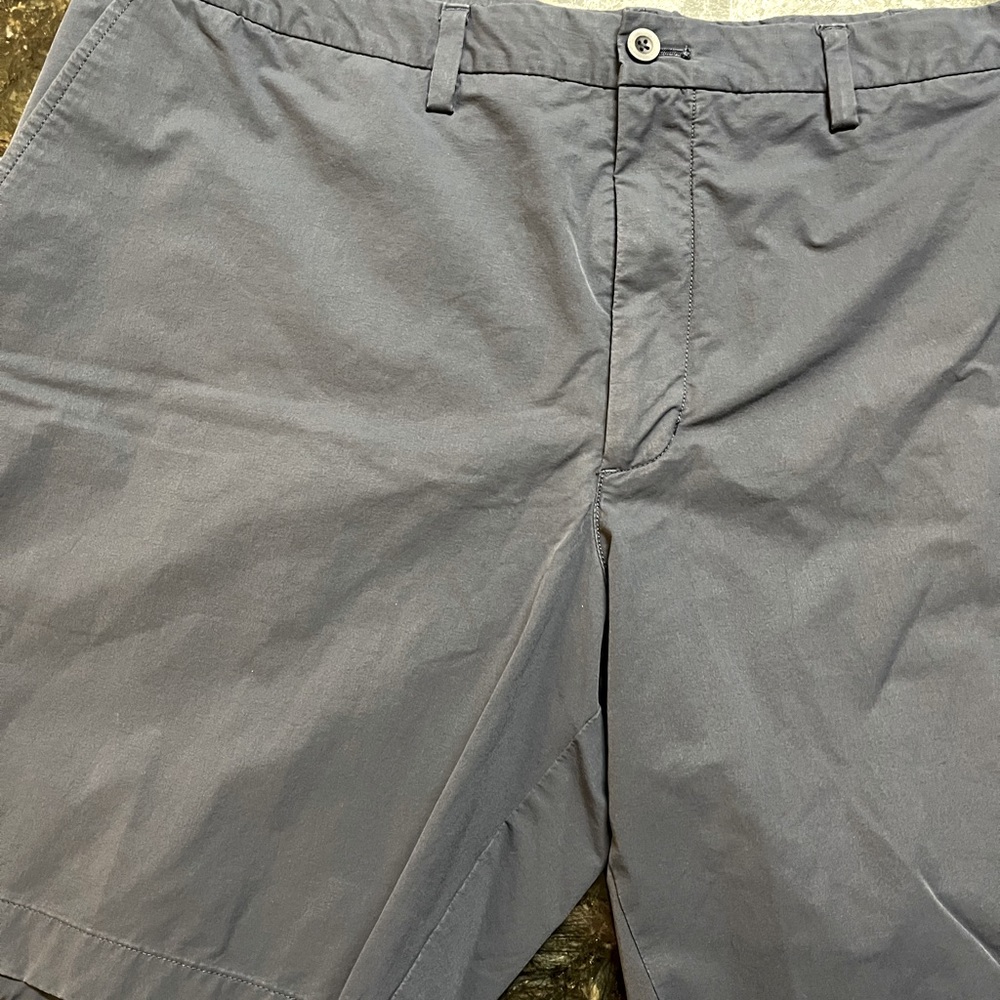 Mens Vineyard vines men’s ON THE GO SHORTS. 44B navy blue color